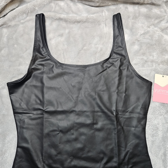 Yummie Faux Leather Thong Bodysuit Women’s Large Black Shapewear Stretch NWT - Picture 4 of 9